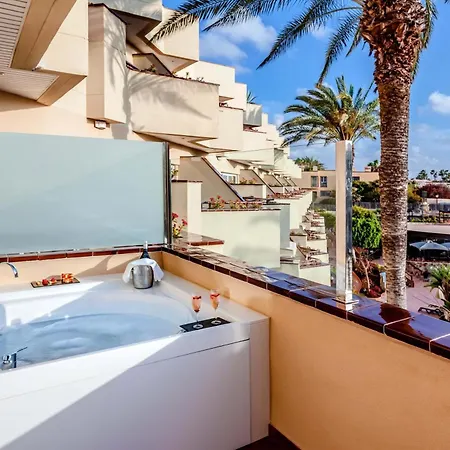 מלון Barcelo Bay - Adults Only