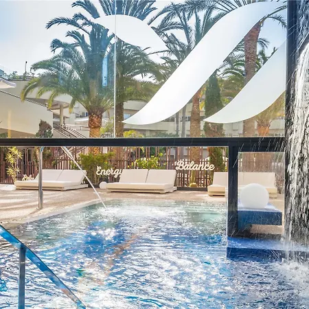 מלון Barcelo Bay - Adults Only קורלחו