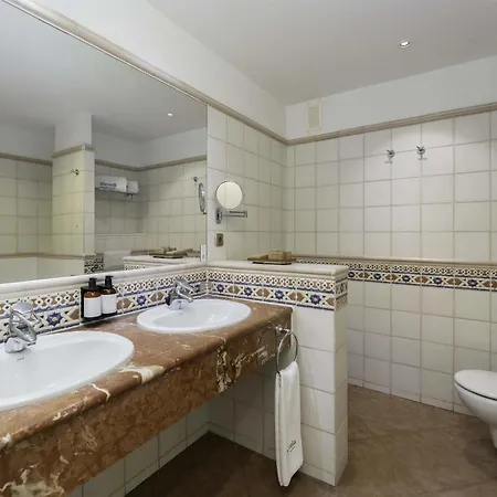 מלון Barcelo Bay - Adults Only קורלחו