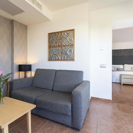מלון Barcelo Bay - Adults Only