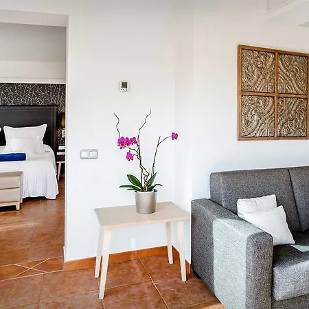 Barcelo Bay - Adults Only מלון